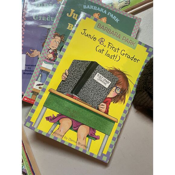 LOT 14 Children's Books First Grade Reader Junie B. Jones, Magic Tree House ++ - Picture 7 of 9